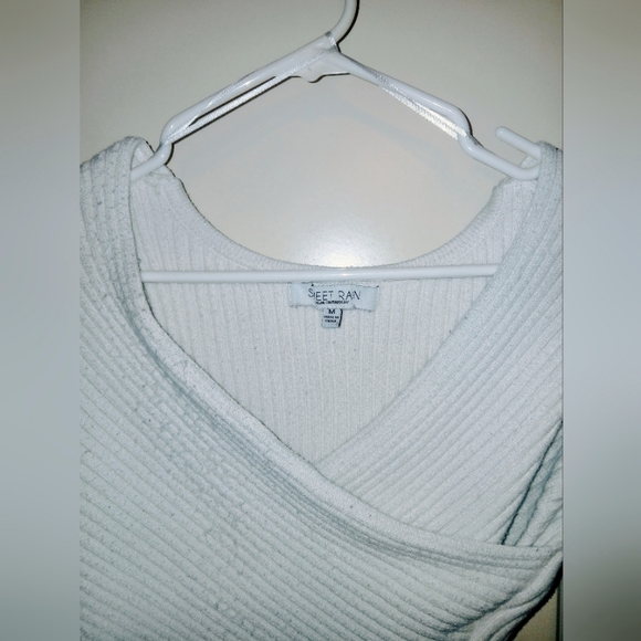 White cross over crop top sweater - Picture 2 of 4